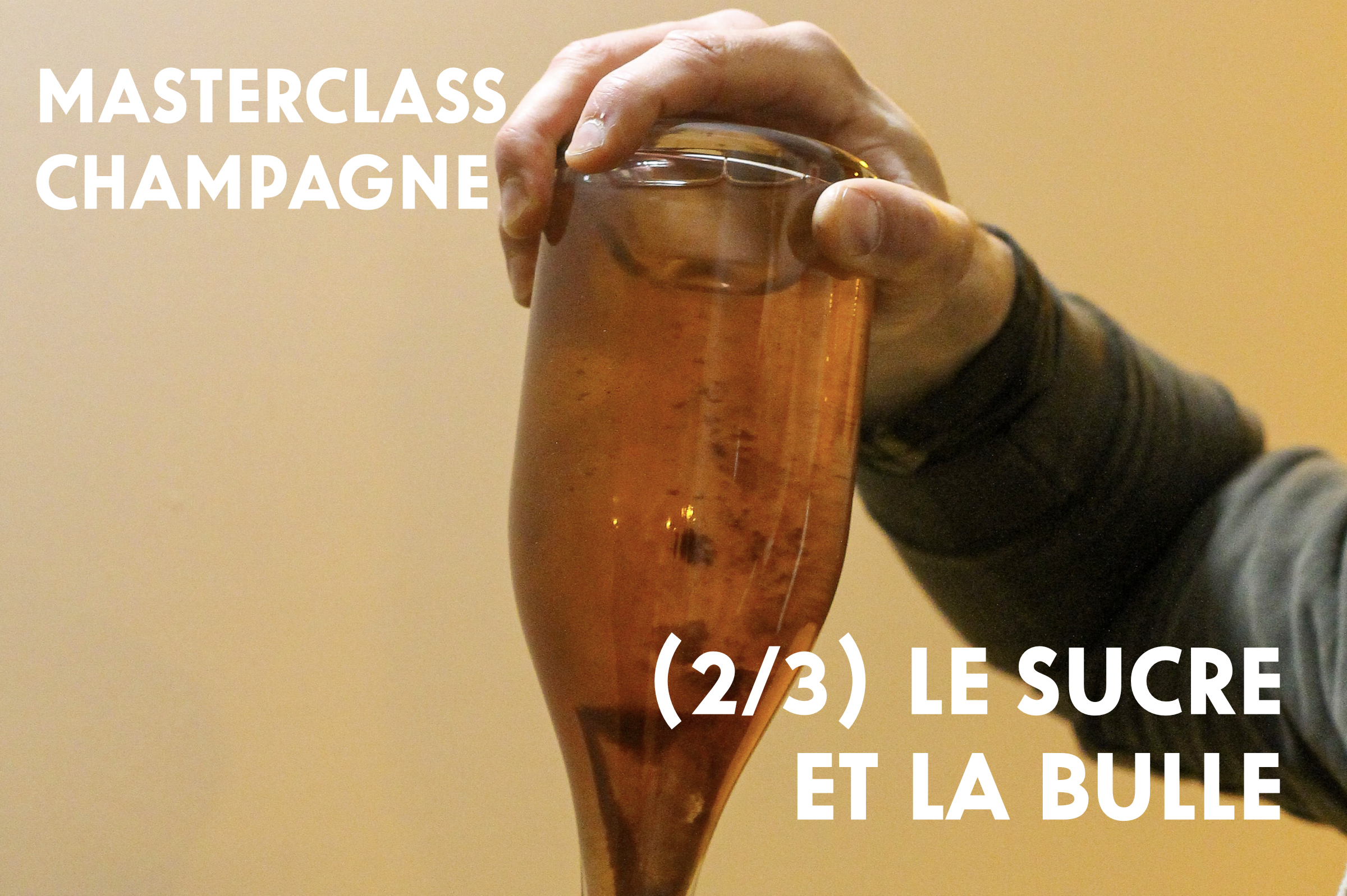 Bouteille de champagne sur lattes, avec les lies